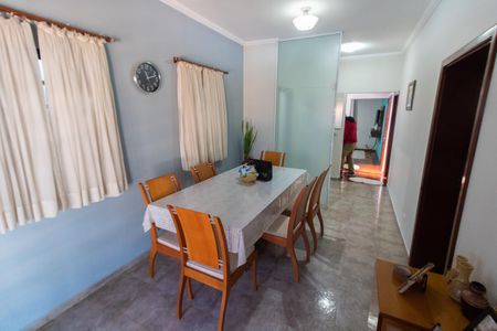 Casa à venda com 240m², 3 quartos e 4 vagasCopa