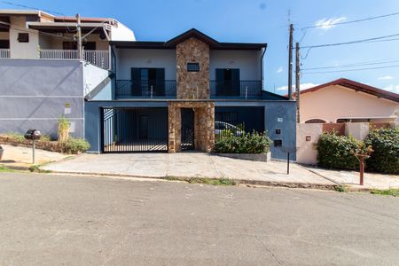 Casa à venda com 240m², 3 quartos e 4 vagasFachada