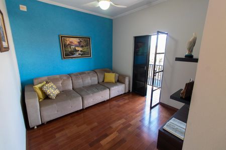 Casa à venda com 240m², 3 quartos e 4 vagasSala 2