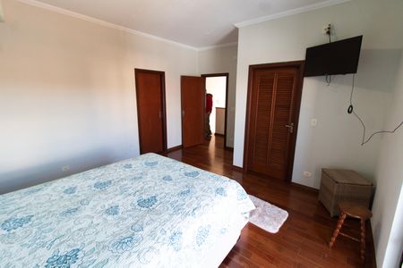 Casa à venda com 240m², 3 quartos e 4 vagasSuíte