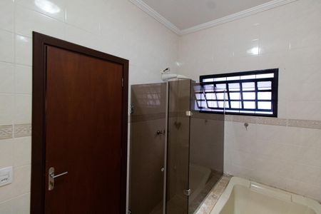 Casa à venda com 240m², 3 quartos e 4 vagasBanheiro da Suíte