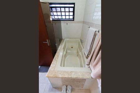 Casa à venda com 240m², 3 quartos e 4 vagasBanheiro da Suíte