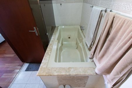 Casa à venda com 240m², 3 quartos e 4 vagasBanheiro da Suíte