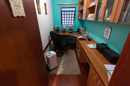 Casa à venda com 240m², 3 quartos e 4 vagasescr