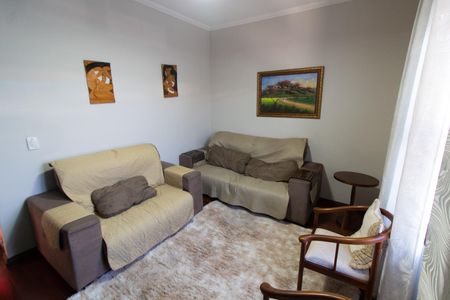 Casa à venda com 240m², 3 quartos e 4 vagasSala