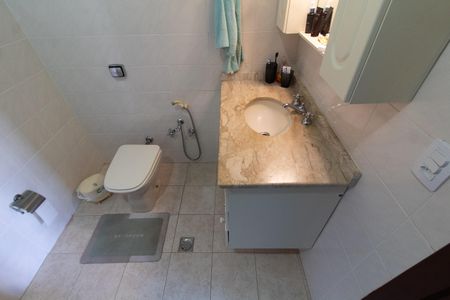 Casa à venda com 240m², 3 quartos e 4 vagasBanheiro da Suíte