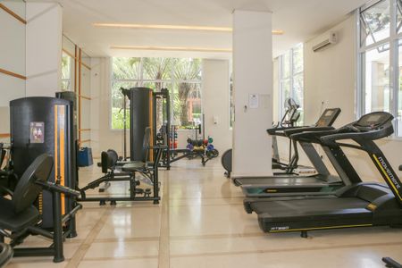 Apartamento à venda com 180m², 3 quartos e 3 vagas Apartamento à venda com 180m², 3 quartos e 3 vagasÁrea comum - Academia