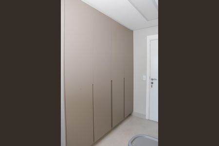 Apartamento à venda com 180m², 3 quartos e 3 vagas Apartamento à venda com 180m², 3 quartos e 3 vagasÁrea de Serviço