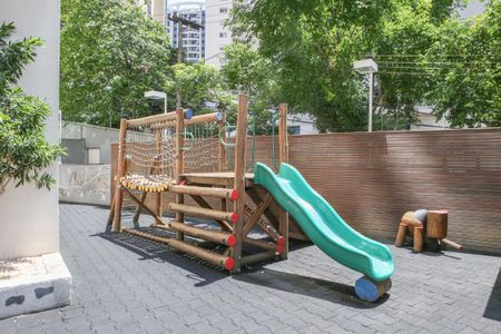 Apartamento à venda com 180m², 3 quartos e 3 vagas Apartamento à venda com 180m², 3 quartos e 3 vagasÁrea comum - Playground