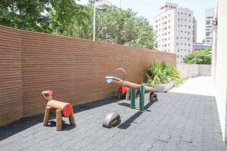 Apartamento à venda com 180m², 3 quartos e 3 vagas Apartamento à venda com 180m², 3 quartos e 3 vagasÁrea comum - Playground