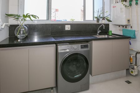 Apartamento à venda com 180m², 3 quartos e 3 vagas Apartamento à venda com 180m², 3 quartos e 3 vagasÁrea de Serviço