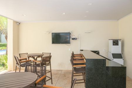 Apartamento à venda com 180m², 3 quartos e 3 vagas Apartamento à venda com 180m², 3 quartos e 3 vagasÁrea comum - Piscina