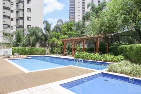Apartamento à venda com 180m², 3 quartos e 3 vagas Apartamento à venda com 180m², 3 quartos e 3 vagasÁrea comum - Piscina