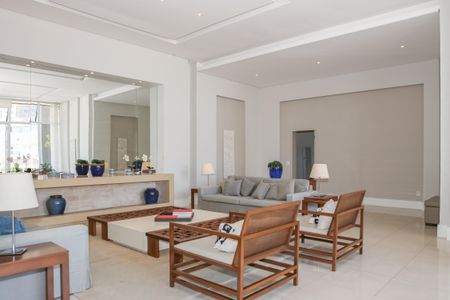 Apartamento à venda com 180m², 3 quartos e 3 vagas Apartamento à venda com 180m², 3 quartos e 3 vagasÁrea comum - Salão de festas