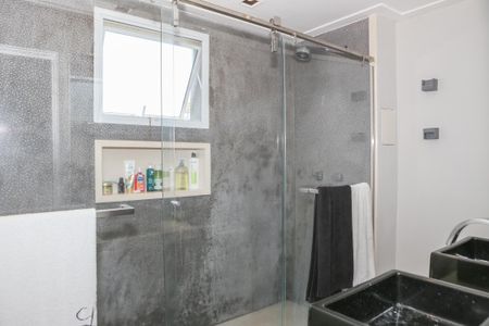Apartamento à venda com 180m², 3 quartos e 3 vagas Apartamento à venda com 180m², 3 quartos e 3 vagasBanheiro da Suíte 1