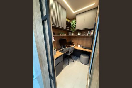 Apartamento à venda com 180m², 3 quartos e 3 vagas Apartamento à venda com 180m², 3 quartos e 3 vagasEscritório