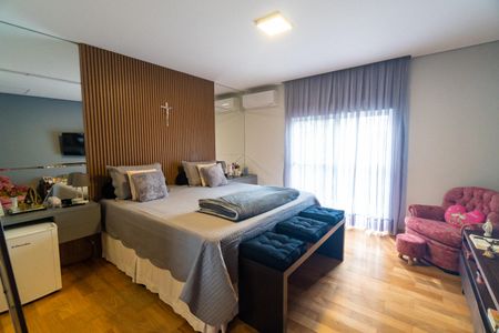 Casa à venda com 290m², 4 quartos e 4 vagasSuíte 1