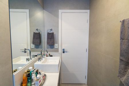 Casa à venda com 290m², 4 quartos e 4 vagasBanheiro da Suíte 2