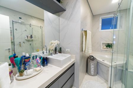 Casa à venda com 290m², 4 quartos e 4 vagasBanheiro da Suíte 1