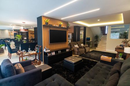 Casa à venda com 290m², 4 quartos e 4 vagasSala/Cozinha