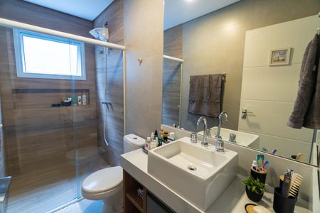 Casa à venda com 290m², 4 quartos e 4 vagasBanheiro da Suíte 2