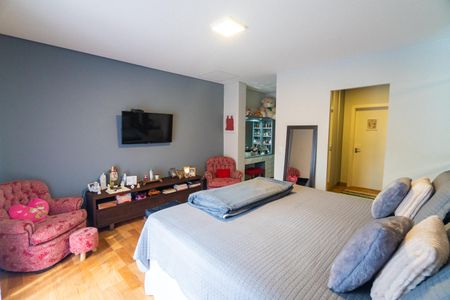 Casa à venda com 290m², 4 quartos e 4 vagasSuíte 1