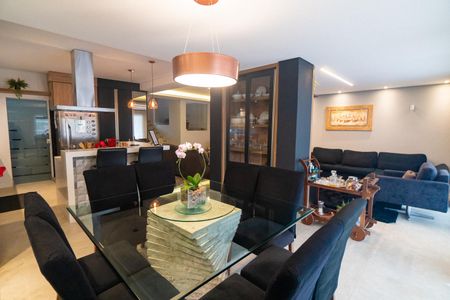 Casa à venda com 290m², 4 quartos e 4 vagasSala/Cozinha