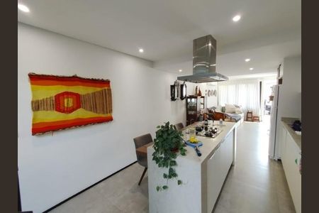 Casa à venda com 129m², 3 quartos e 1 vaga