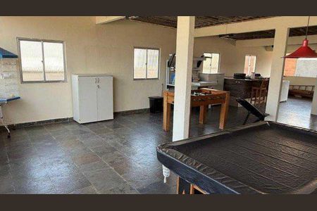 Casa à venda com 214m², 3 quartos e 1 vaga