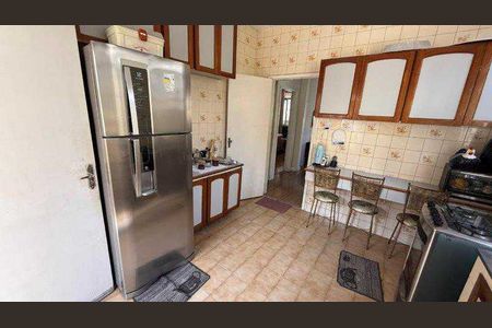 Casa à venda com 214m², 3 quartos e 1 vaga