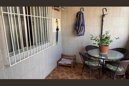 Casa à venda com 214m², 3 quartos e 1 vaga