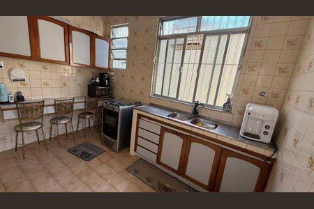 Casa à venda com 214m², 3 quartos e 1 vaga