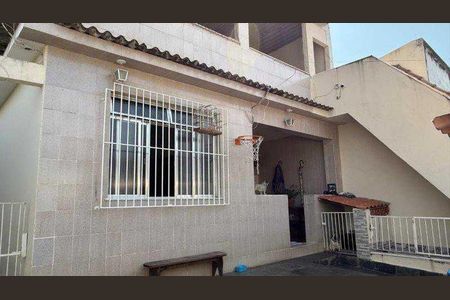 Casa à venda com 214m², 3 quartos e 1 vaga