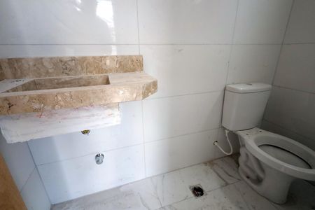 Casa de condomínio à venda com 129m², 3 quartos e 2 vagasBanheiro de Serviço