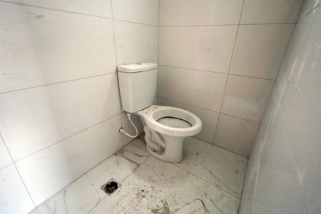 Casa de condomínio à venda com 129m², 3 quartos e 2 vagasBanheiro de Serviço