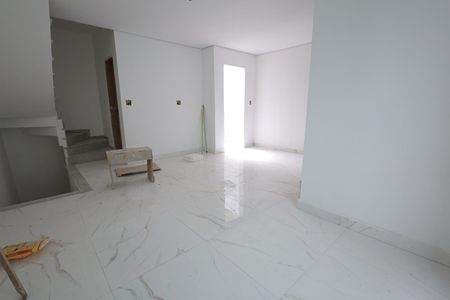 Casa de condomínio à venda com 129m², 3 quartos e 2 vagasSala