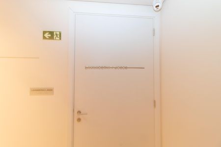 Apartamento à venda com 198m², 4 quartos e 3 vagas Apartamento à venda com 198m², 4 quartos e 3 vagasÁrea Comum - Lavanderia e Jogos