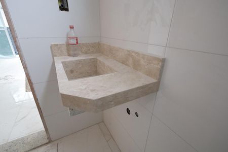 Casa de condomínio à venda com 117m², 2 quartos e 2 vagasBanheiro 1