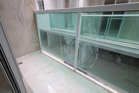 Casa de condomínio à venda com 117m², 2 quartos e 2 vagasSacada Sala