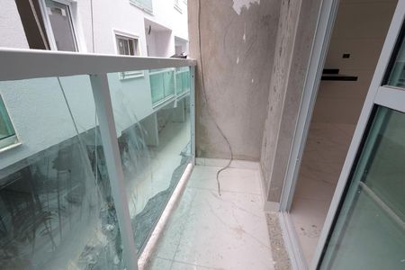 Casa de condomínio à venda com 117m², 2 quartos e 2 vagasSacada Sala