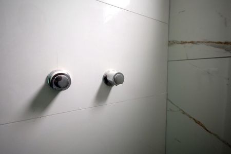 Casa de condomínio à venda com 117m², 2 quartos e 2 vagasBanheiro da Suíte 1