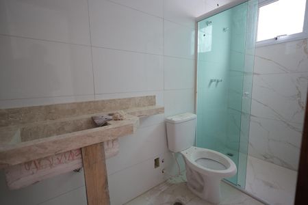 Casa de condomínio à venda com 117m², 2 quartos e 2 vagasBanheiro da Suíte 1