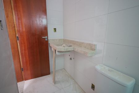 Casa de condomínio à venda com 117m², 2 quartos e 2 vagasBanheiro da Suíte 1