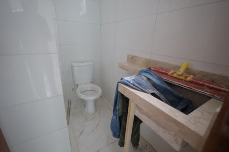 Casa de condomínio à venda com 117m², 2 quartos e 2 vagasLavabo