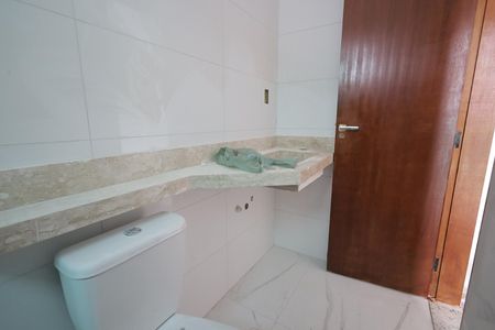 Casa de condomínio à venda com 117m², 2 quartos e 2 vagasBanheiro da Suíte 1