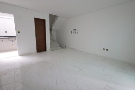 Casa de condomínio à venda com 117m², 2 quartos e 2 vagasSala