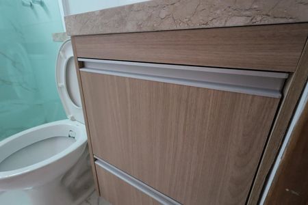 Casa de condomínio à venda com 117m², 3 quartos e 2 vagasBanheiro Social 2