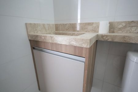 Casa de condomínio à venda com 117m², 3 quartos e 2 vagasBanheiro Social 1