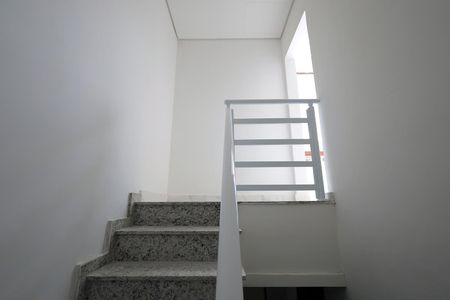 Casa de condomínio à venda com 117m², 3 quartos e 2 vagasEscada