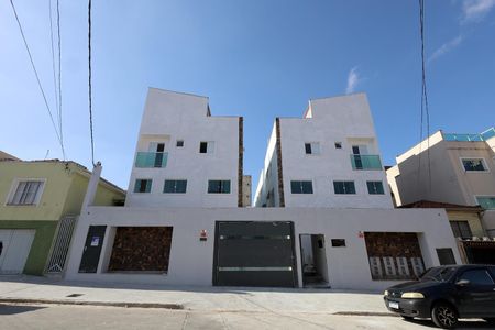 Casa de condomínio à venda com 117m², 3 quartos e 2 vagasFachada